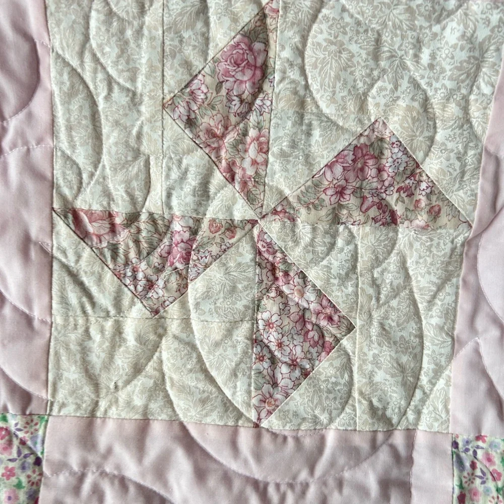 Pink and White Quilted Bedspread - Picture 4 of 10